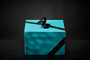 
                  
                    Load image into Gallery viewer, LUXURY ARTISAN GIFT HAMPER
                  
                